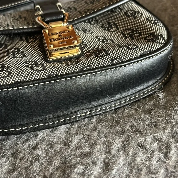 Dooney credit card coin clutch - Picture 2 of 4